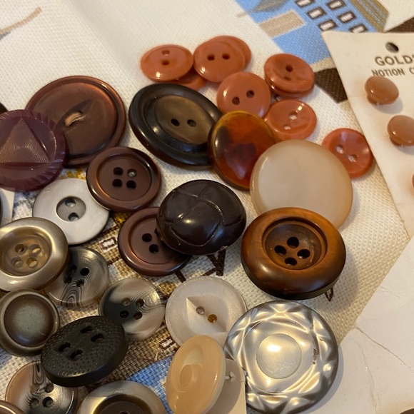Vintage Buttons Lot for Your Craft, Knitting or Sewing Projects - Picture 3 of 5